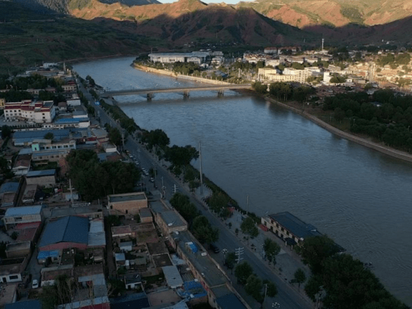 气候变化对黄河源区冰川、水文和当地藏民生活的影响