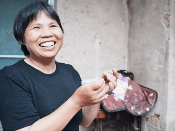 The Difference Between Grameen and Traditional Banks 