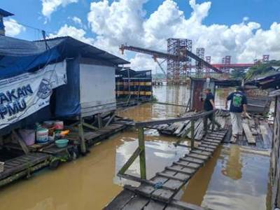 How are Palm Oil and Coal Harming the River Communities of the Mahakam — Economically, Environmentally, and&nbsp;Culturally